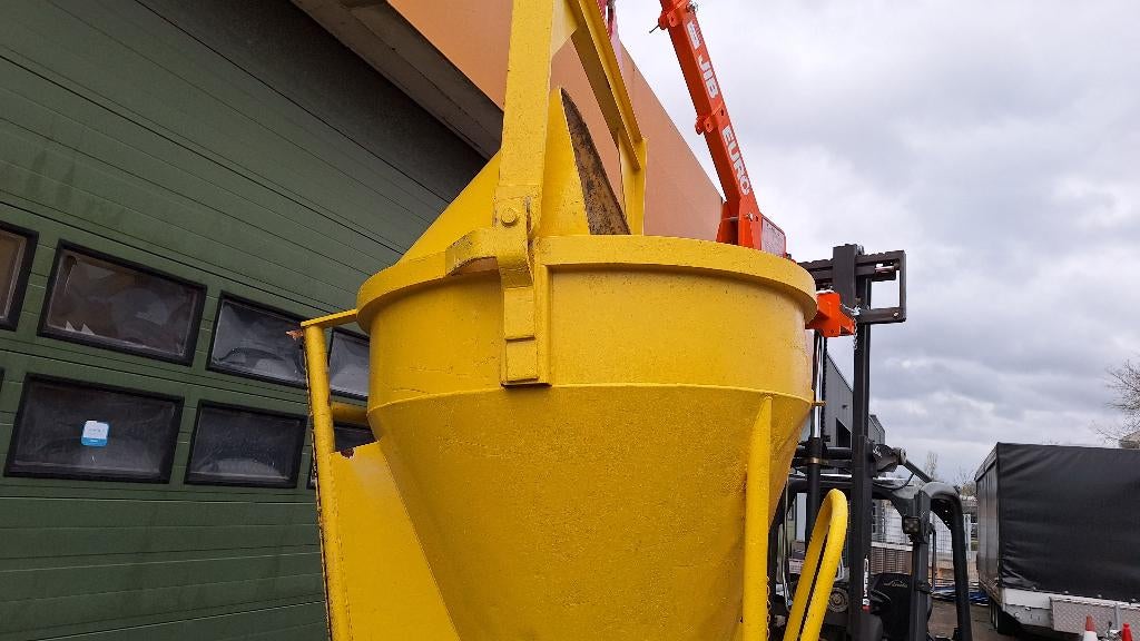betonkubel 1.500 liter, Ophalen, Gebruikt, Industriepark 2a 9351PA Leek, H.O.Albert Ale Slotema