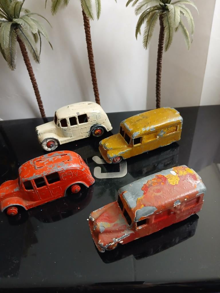 4x Dinky toys, opknappers.  Daimler Ambulance en Fire Engine, Ophalen of Verzenden, Gebruikt, Dinky Toys
