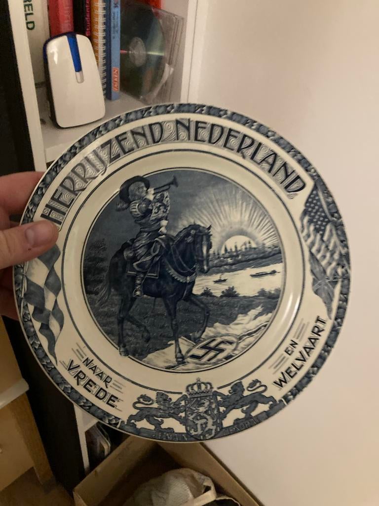 Bord 'Herrijzend Nederland' - Historisch Verzamelobject, Antiek en Kunst, Ophalen of Verzenden