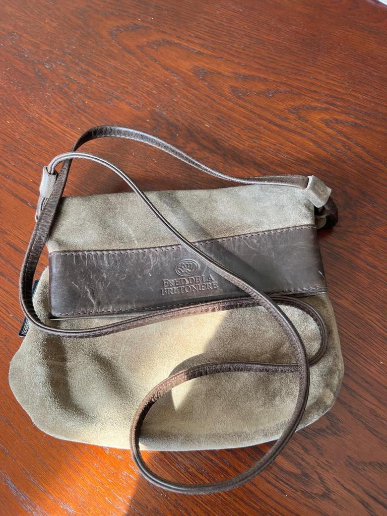 Fred De La Bretoniere suède tas, Ophalen of Verzenden, Gebruikt, Bruin, Schoudertasje