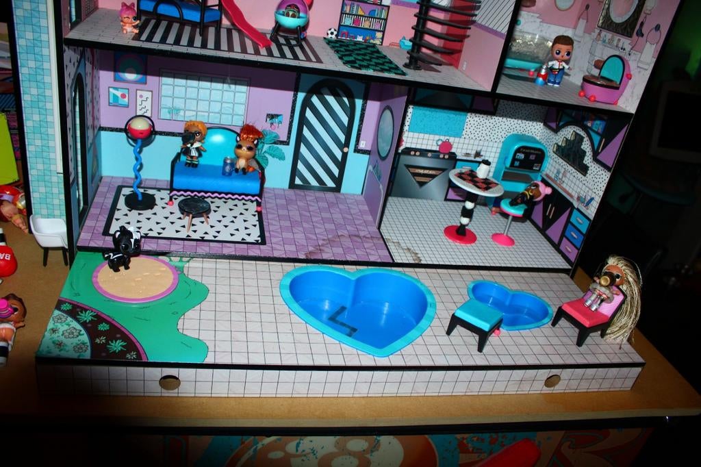 L.O.L. Surprise! poppenhuis met accessoires, Ophalen, Zo goed als nieuw, Jongen of Meisje