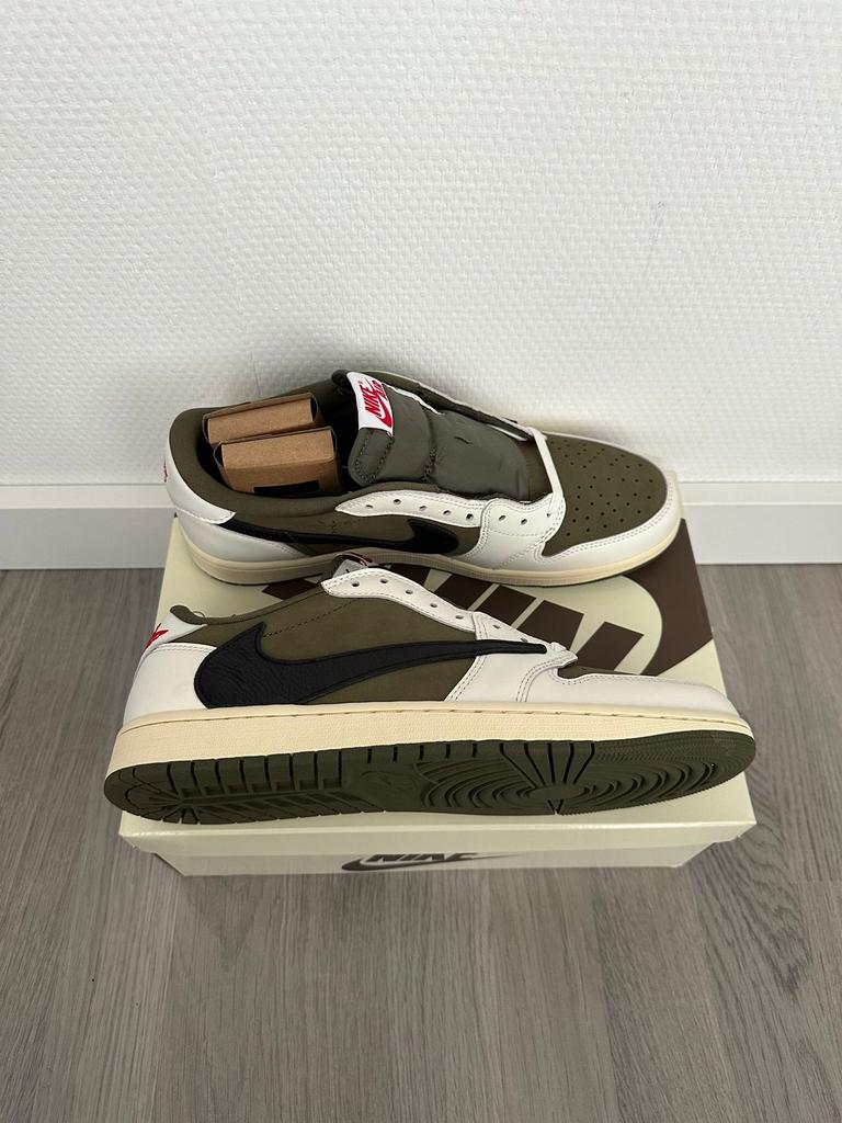 Nike Air jordan 1 low travis scott medium olive, Ophalen of Verzenden, Zo goed als nieuw, Overige kleuren