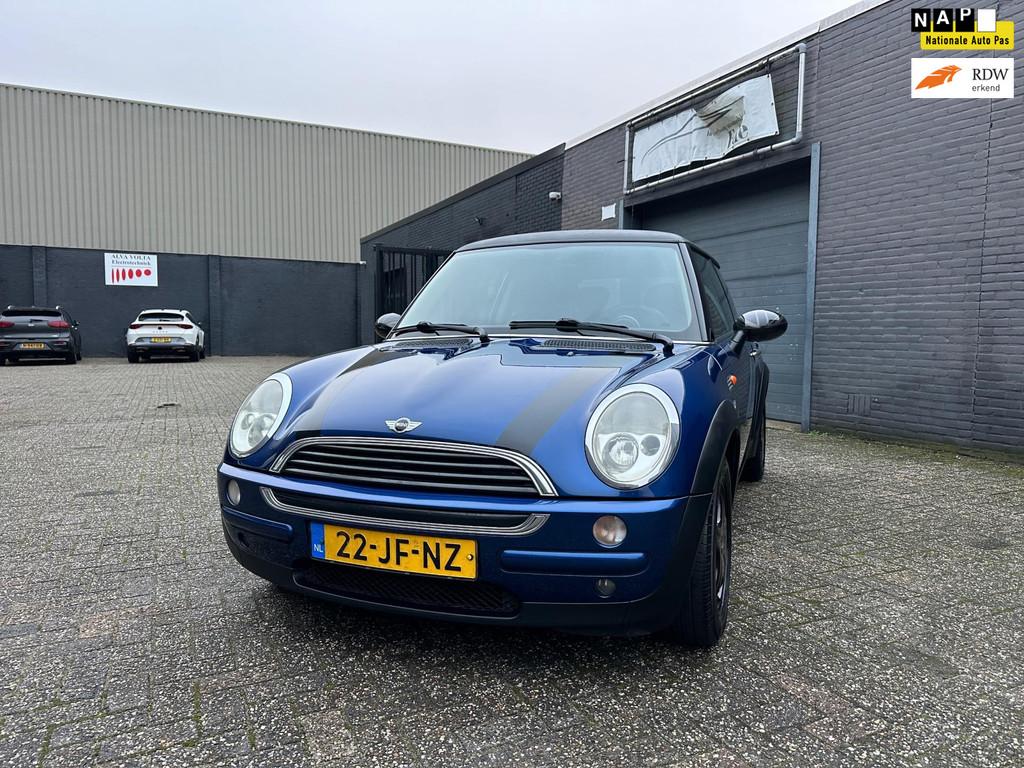 Mini Mini 1.6 One Salt ABS Airbags Elek. Pakket LM-Wielen AP, Voorwielaandrijving, Gebruikt, Zwart, 4 cilinders