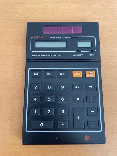 Solar rekenmachine met klok, Ophalen of Verzenden, Gebruikt
