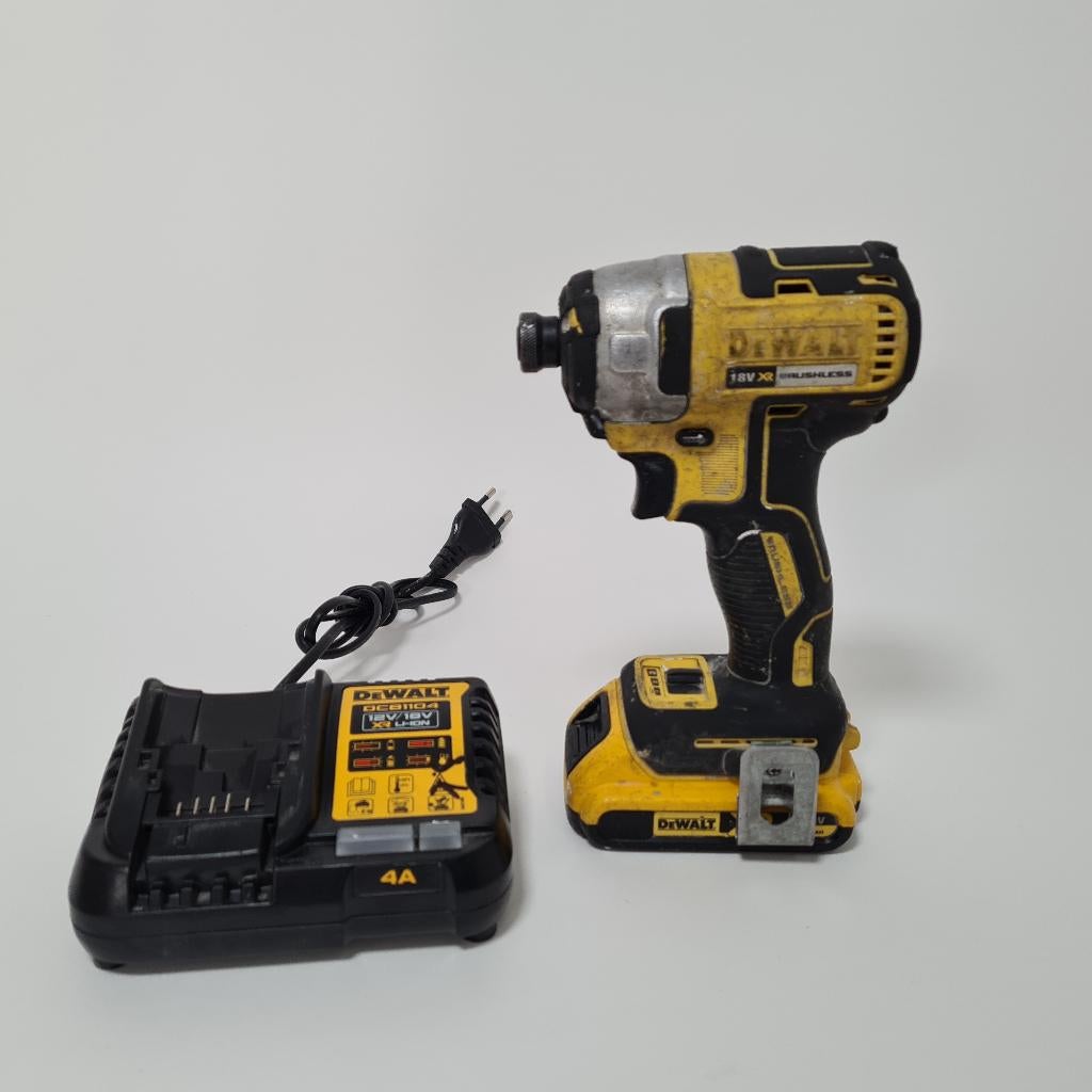 DeWalt DCF887 Slagschroefmachine met Accu en Lader, Ophalen of Verzenden, Gebruikt