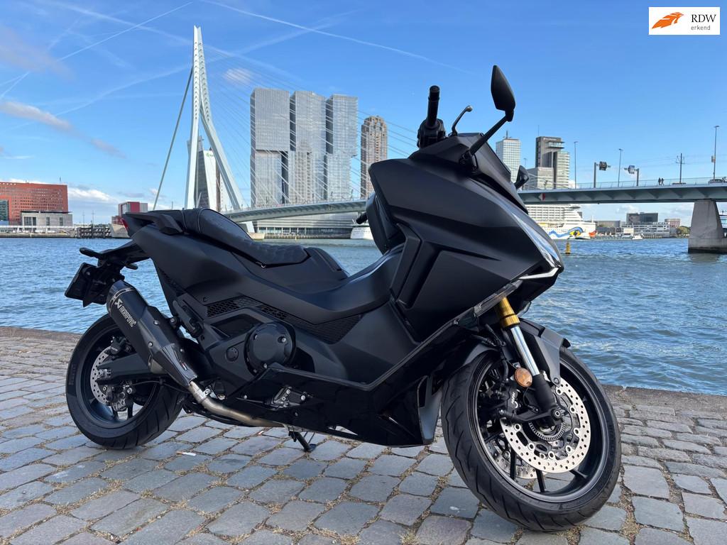 Honda Scooter NSS Forza 750 ABS Akrapovic