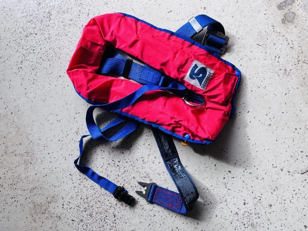 Secumar Reddingsvest met harnas en CO2 patroon, Ophalen of Verzenden, Gebruikt, Overige typen