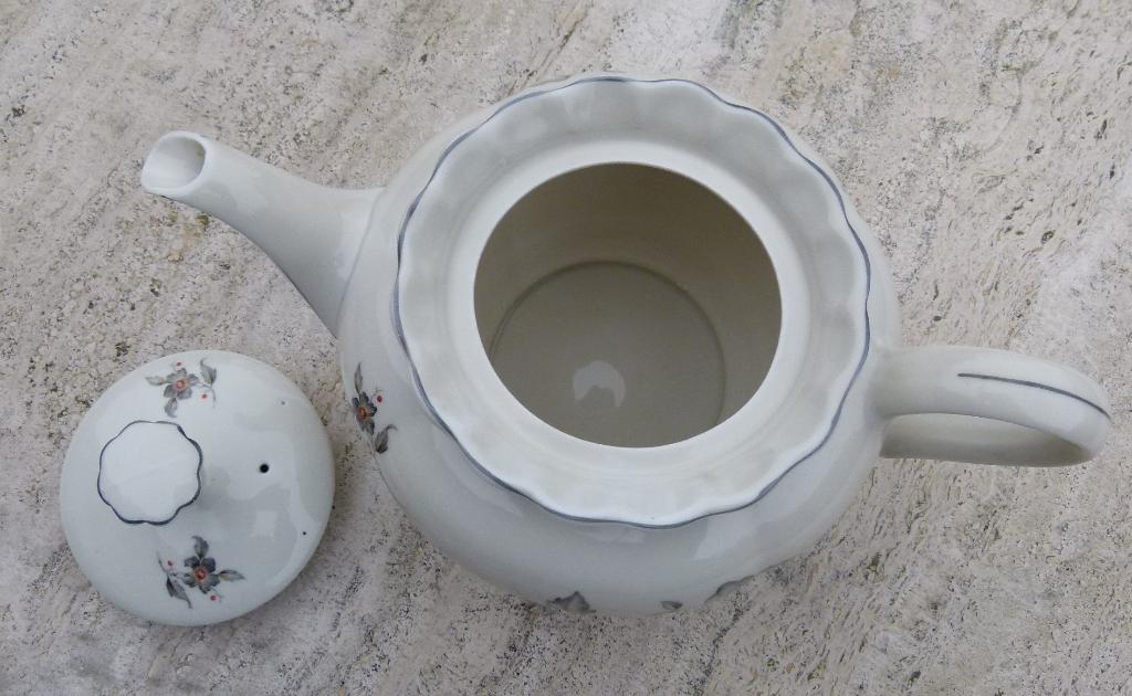 Mooie MOSA Theepot Grijze Bloem 5 poortjes/ bruggen, Ophalen of Verzenden