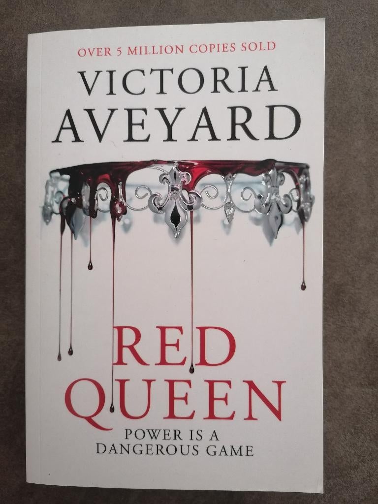 RED QUEEN Power is a Dangerous Game, Ophalen of Verzenden, Zo goed als nieuw, VICTORIA AVEYARD