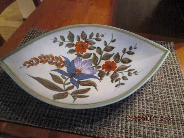 Gouda Schaal Flora Iris  No1423 en Oorvaas Schenkkan Irisee, Antiek en Kunst, Ophalen of Verzenden