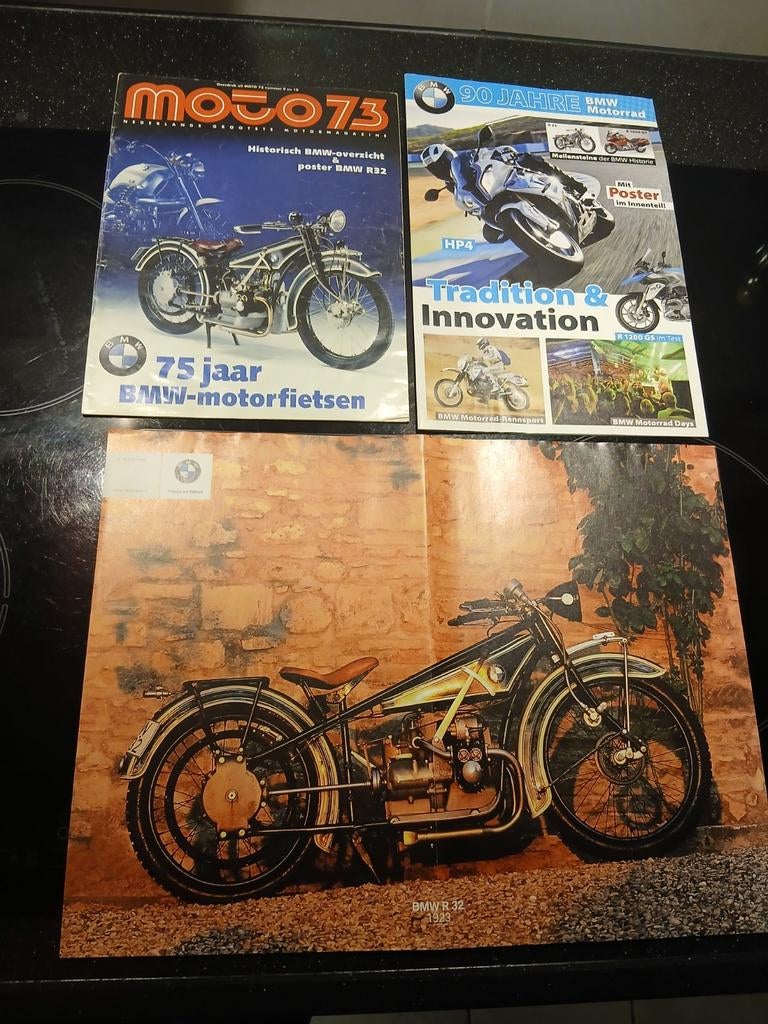 Historie BMW 75 jaar & 90 jaar & Poster R32 met historie, Ophalen of Verzenden, Zo goed als nieuw