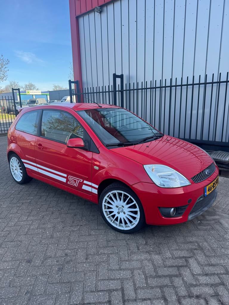 Ford Fiësta 2.0 16V ST 3DR 2005 Rood, Auto's, Voorwielaandrijving, 1037 kg, 40 €/maand, 4 cilinders