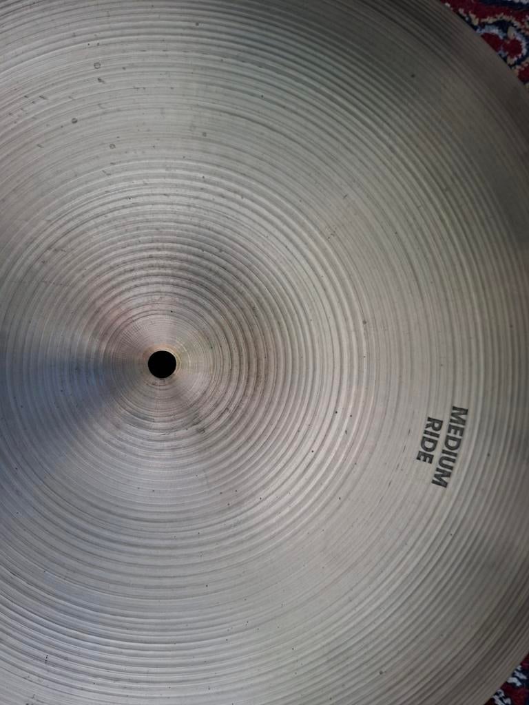 Zildjian hollow logo 21 inch. 2 voor 400 euro., Muziek en Instrumenten, Ophalen of Verzenden, Gebruikt, Drums of Percussie