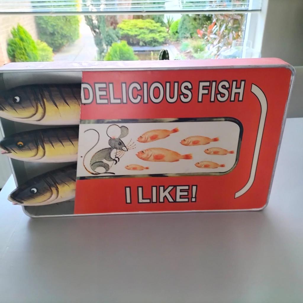 Groot metalen reclame blik met houten sardines, Ophalen of Verzenden, Gebruikt, Reclamebord