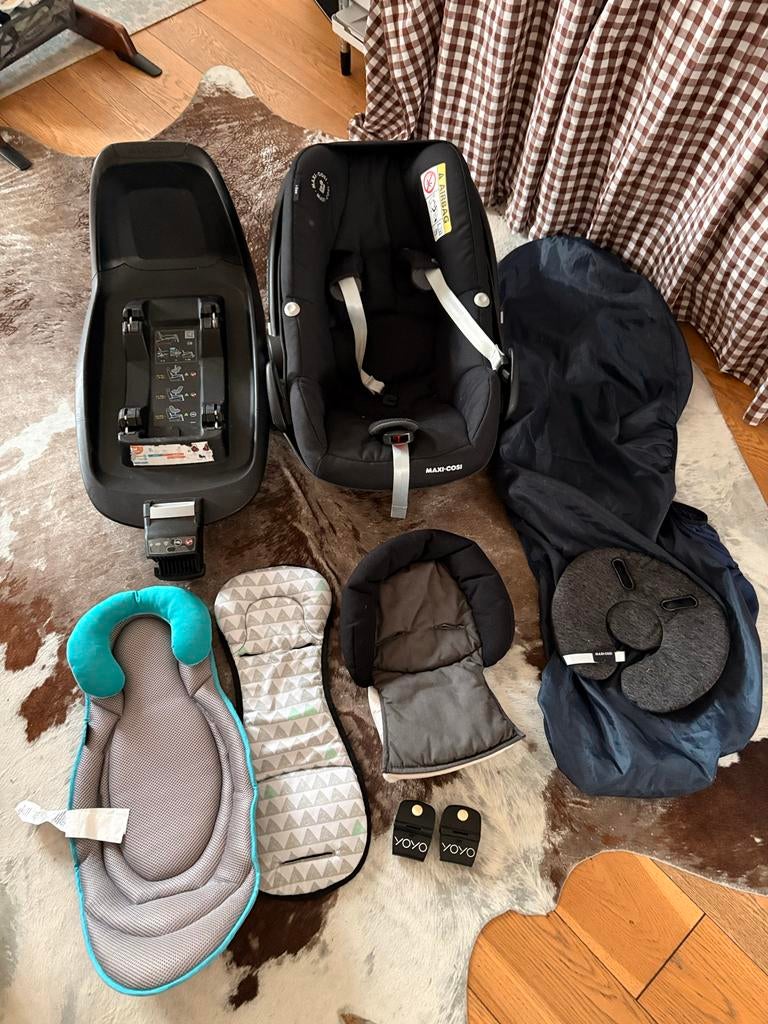 Maxi Cosi i-Size met isofix, baby-inzet en Yoyo adapters, Ophalen, Zijbescherming, Zo goed als nieuw, Isofix