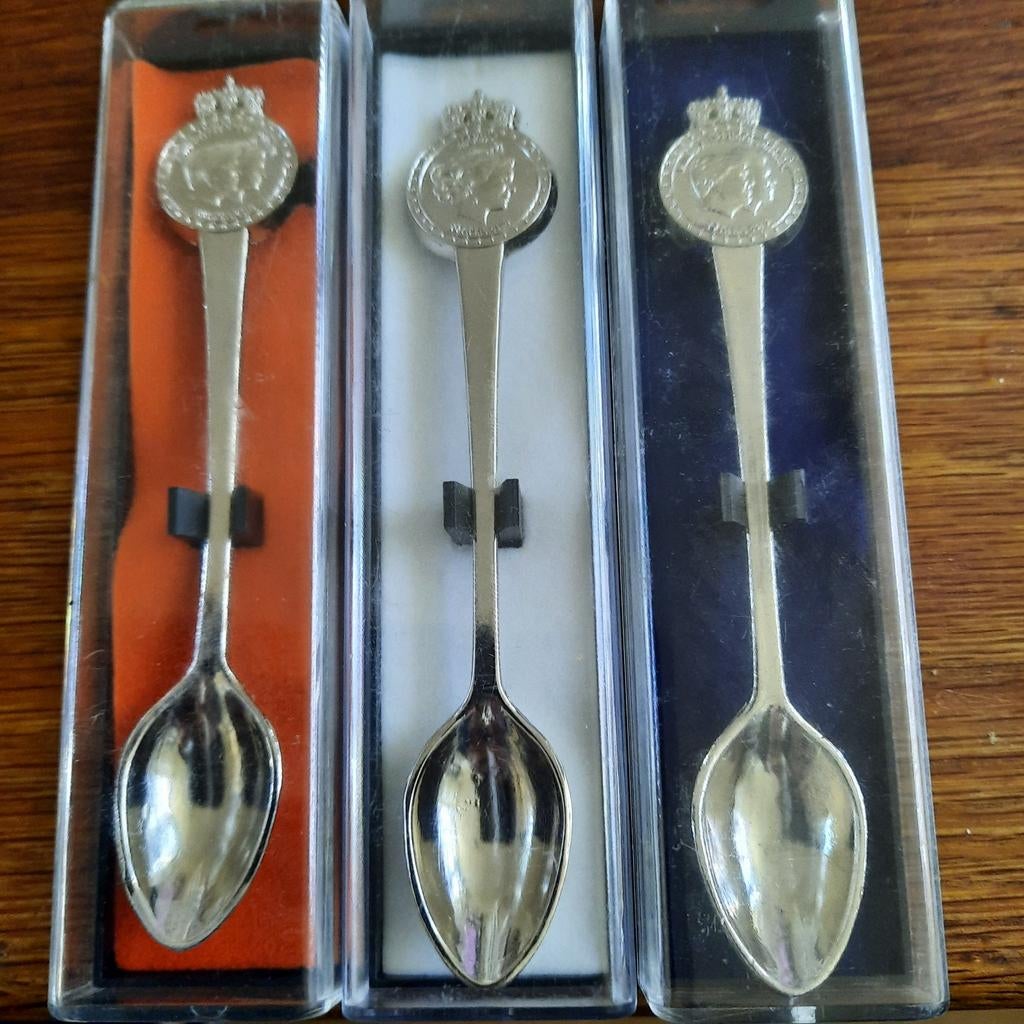 Lepeltjes Willem-Alexander en Maxima, Verzamelen, Koninklijk Huis en Royalty, Ophalen of Verzenden, Nieuw, Speld(je) of Lepel(tje)