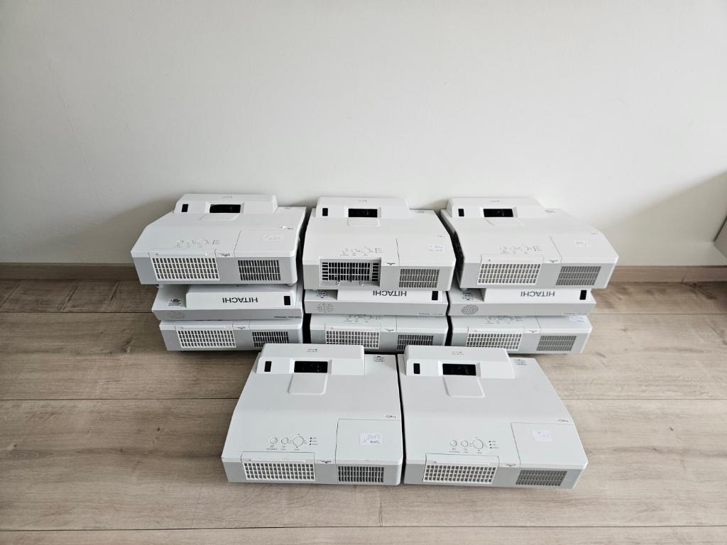 PARTIJ Hitachi CP-AW3005 Beamer, Audio, Tv en Foto, Beamers, Ophalen of Verzenden, Gebruikt, Overige resoluties, Hitachi