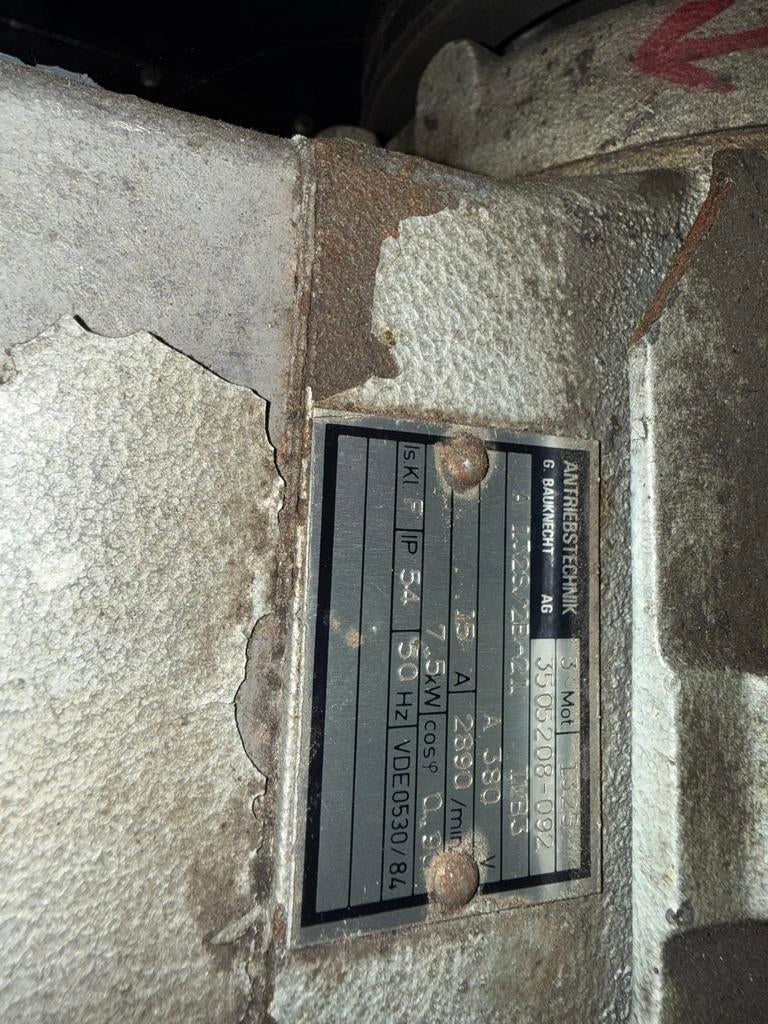 Schroefcompressor met elektrische storing - Nieuwe olie, Ophalen of Verzenden, Geluidgedempt, Gebruikt, 800 liter/min of meer