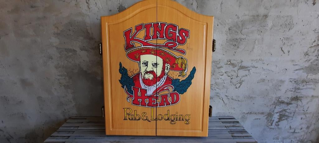 Dartbord in houten kast., Ophalen, Gebruikt, Dartbord met pijlen, Soft tip