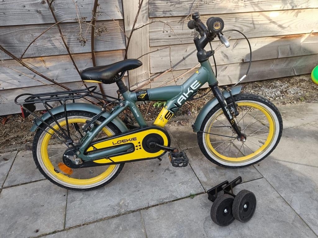 Loekie Snake jongensfiets 16 inch met zijwieltjes, Fietsen en Brommers, Ophalen, Gebruikt, 16 tot 20 inch, Zijwieltjes