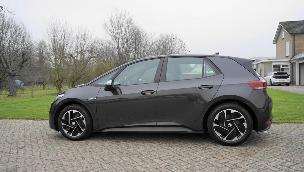 Volkswagen ID.3 First 58 kWh Verwarmde stoelen SOH 90%, Auto's, 966 min, Gebruikt, ID.3, Origineel Nederlands