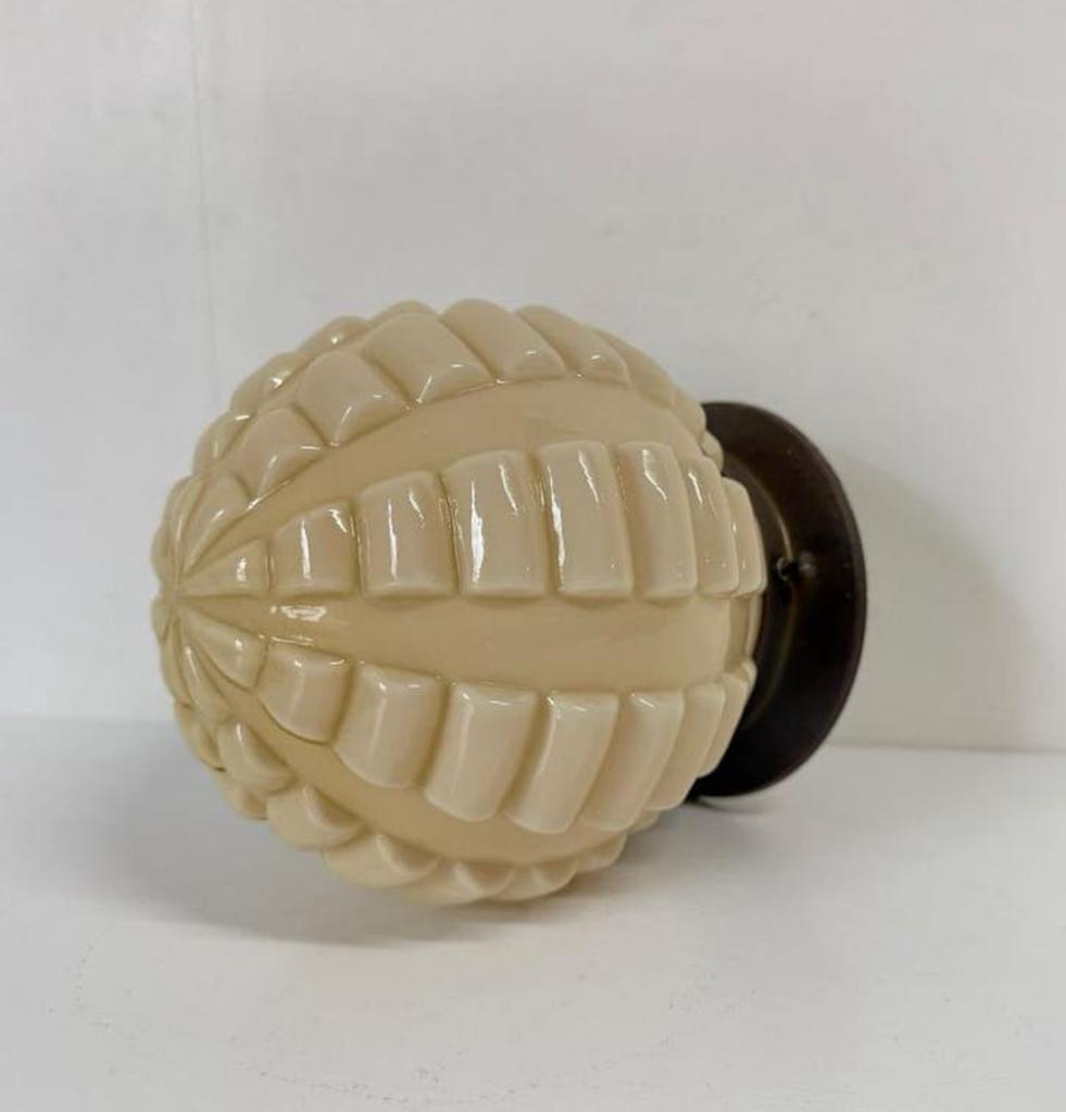 Crème antieke Art Deco geribbeld geblokt bol met luxe houder, Huis en Inrichting, Lampen | Plafondlampen, Zo goed als nieuw, Ophalen of Verzenden