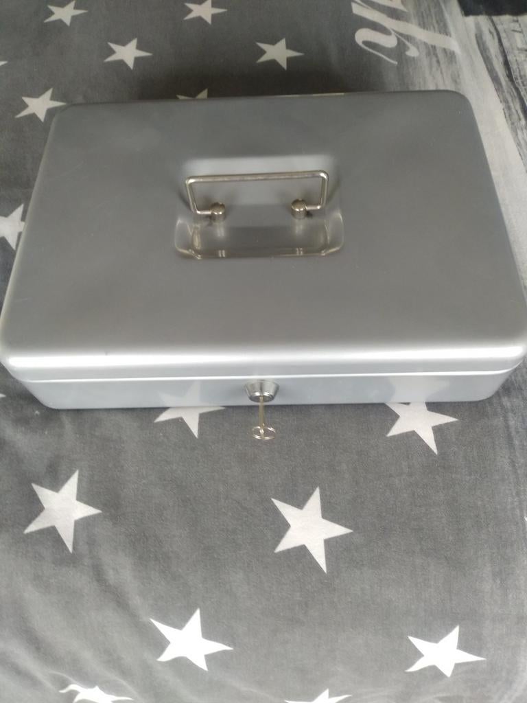 Documenten kistje of geld kist, Verzamelen, Spaarpotten, Ophalen, Metaal of Blik, Overige thema's