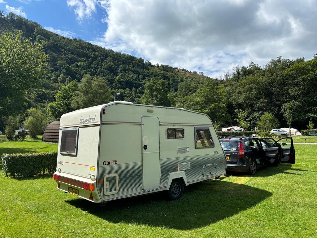 Beyerland Quartz 430-TN | Voortent | 4 slaapplaatsen, Caravans en Kamperen, Standaardzit, 75 kg, Omvormbare zithoek, 750 - 1000 kg