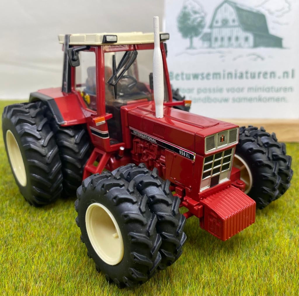 International 956XL tractor 1:32 (CNH America LLC), Ophalen of Verzenden, Zo goed als nieuw, Tractor of Landbouw, Overige merken