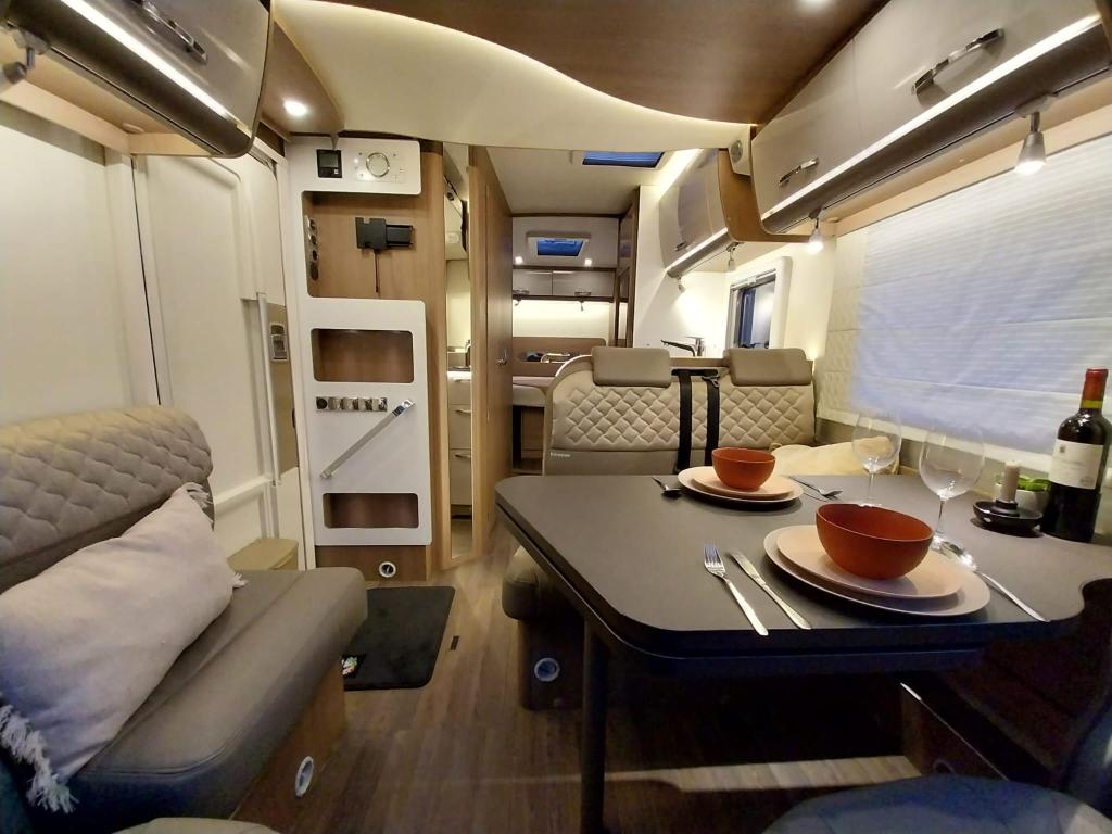 Luxe Bürstner Lyseo 734 TD me, Caravans en Kamperen, Niet ingevuld, Koelkast, Ringverwarming, Fiat