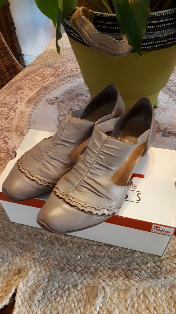 Rieker dames schoen maat 41 beige grijs, Kleding | Dames, Schoenen, Beige, Ophalen of Verzenden, Rieker, Sneakers of Gympen