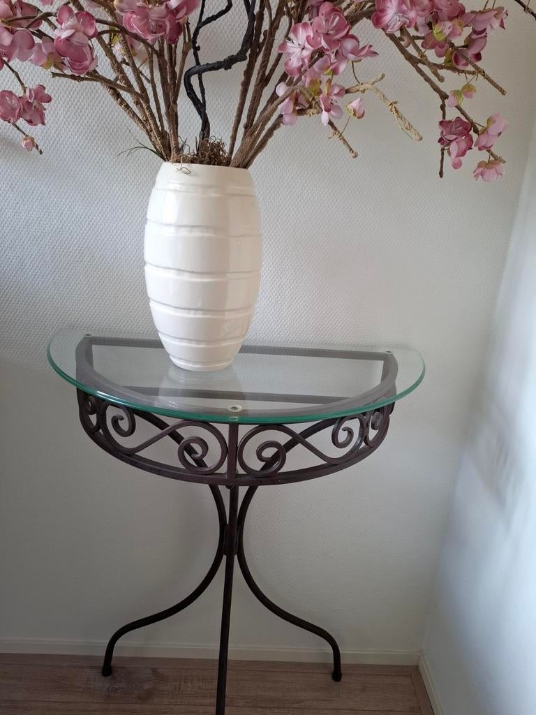 Sidetable met glazen blad en smeedijzeren onderstel, Ophalen, Gebruikt, Minder dan 50 cm, Glas