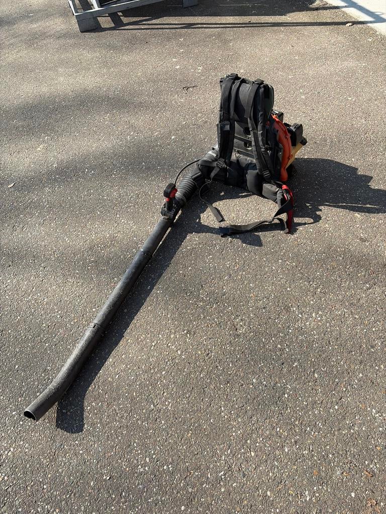 Husqvarna 155B bladblazer, Tuin en Terras, Bladblazers, Ophalen, Gebruikt, Benzine, Ruggedragen