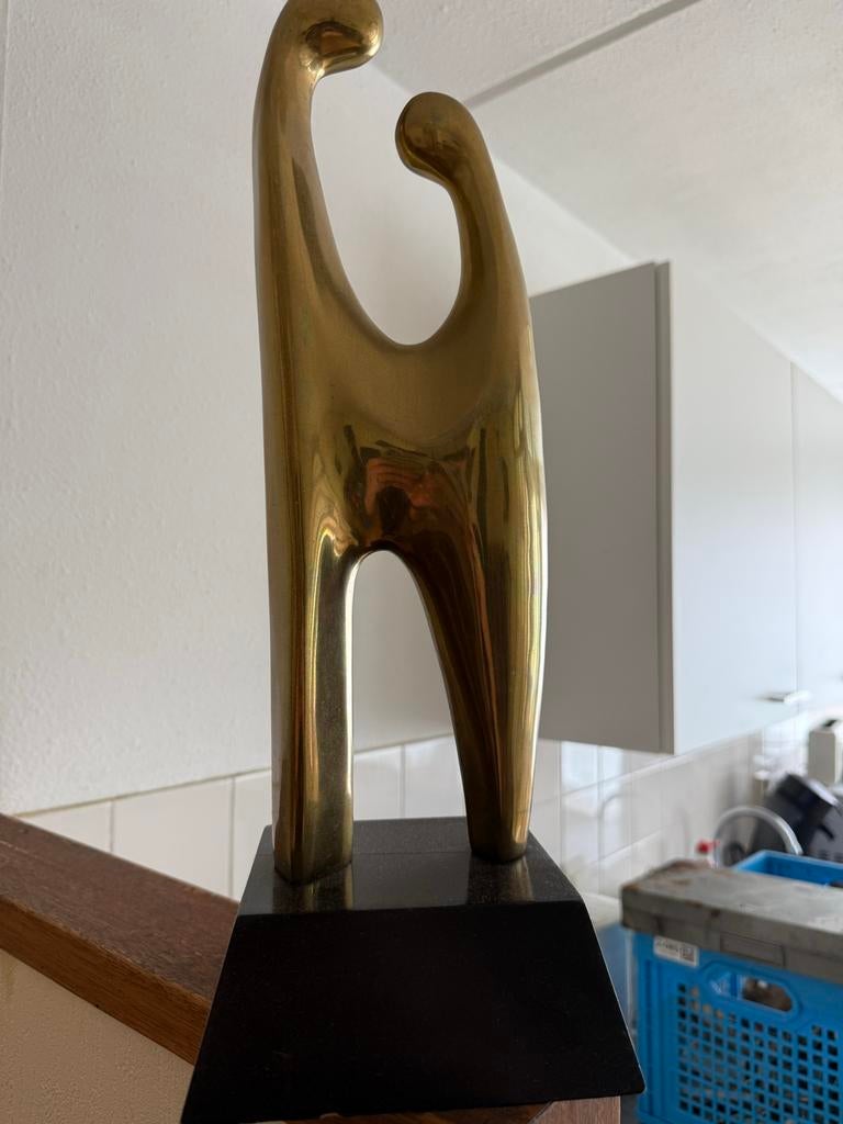 Abstract messing beeld op sokkel, Ophalen of Verzenden, 20 - 50 cm, Op sokkel, Overige materialen