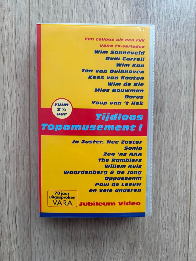 VARA Jubileum Video: Tijdloos Topamusement! (VHS) 1995, Alle leeftijden, Ophalen of Verzenden, Gebruikt, Komedie