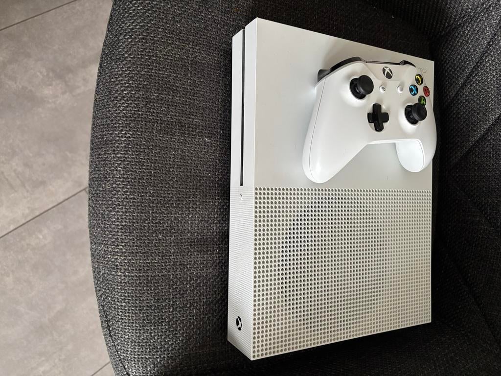 Xbox One S 1TB met controller en 6 spellen, Spelcomputers en Games, Spelcomputers | Xbox One, Xbox One S, Ophalen of Verzenden