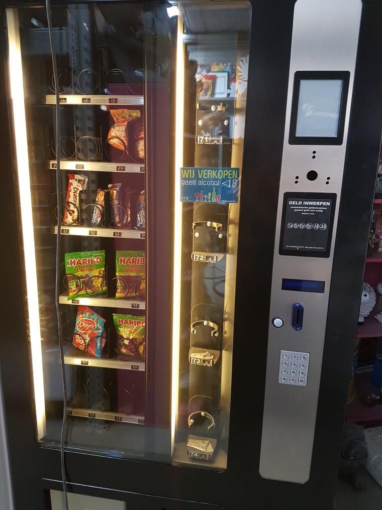 Vendo combi automaat gekoeld, Ophalen