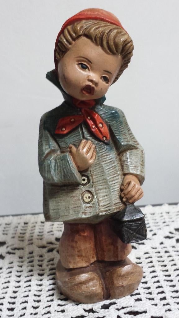 BEELDJE “Meisje met Rood Kapje”<> Gesigneerd G.L.V. Keramiek, Ophalen of Verzenden