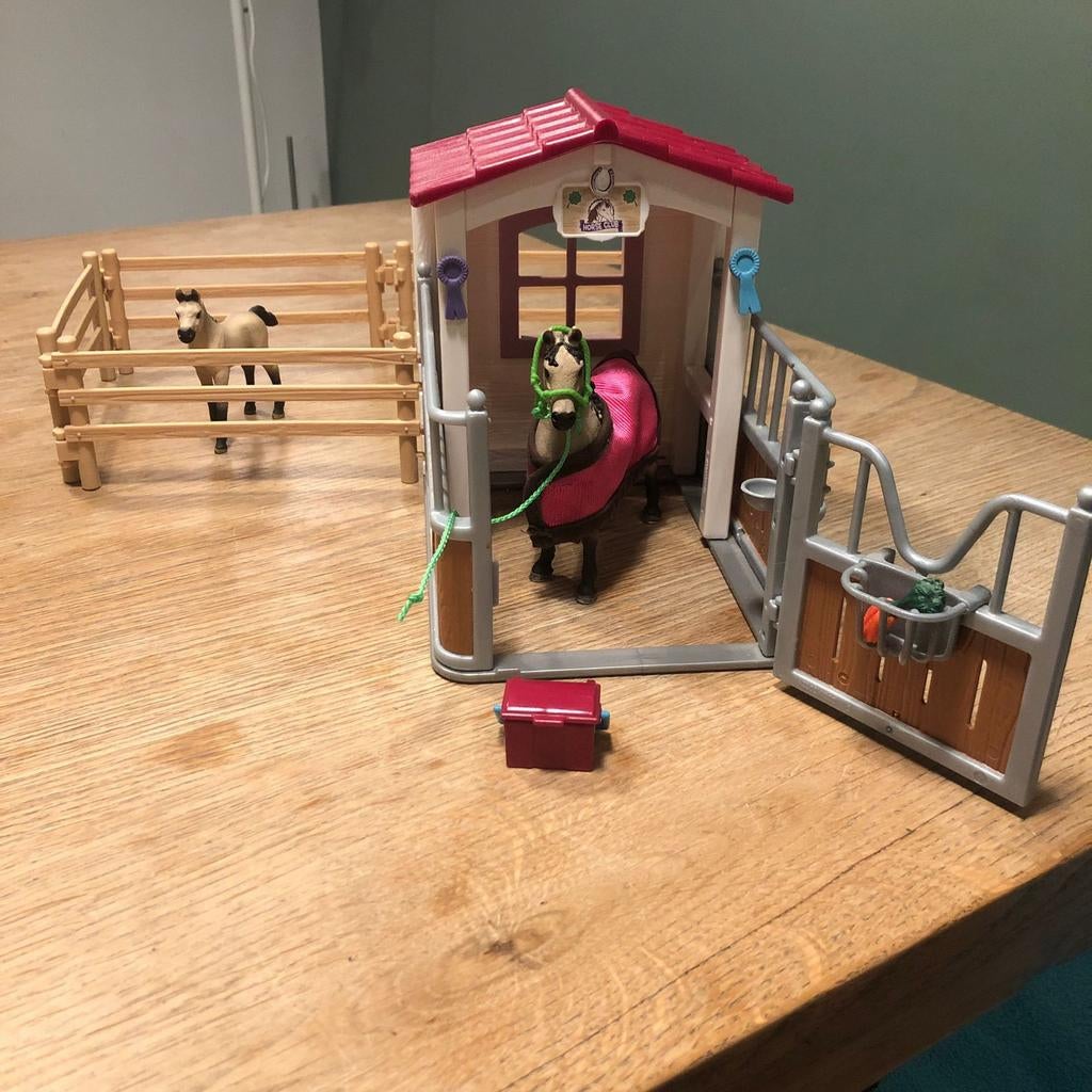 Schleich paardenstal met weilandje voor merrie en veulen, Ophalen of Verzenden, Zo goed als nieuw, Jongen of Meisje