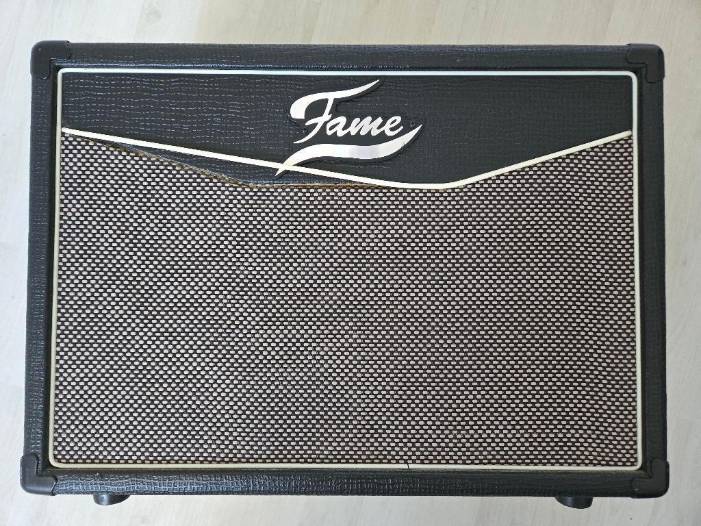 amplifier, Audio, Tv en Foto, Versterkers en Receivers, Ophalen of Verzenden, Zo goed als nieuw, 120 watt of meer, Overige merken