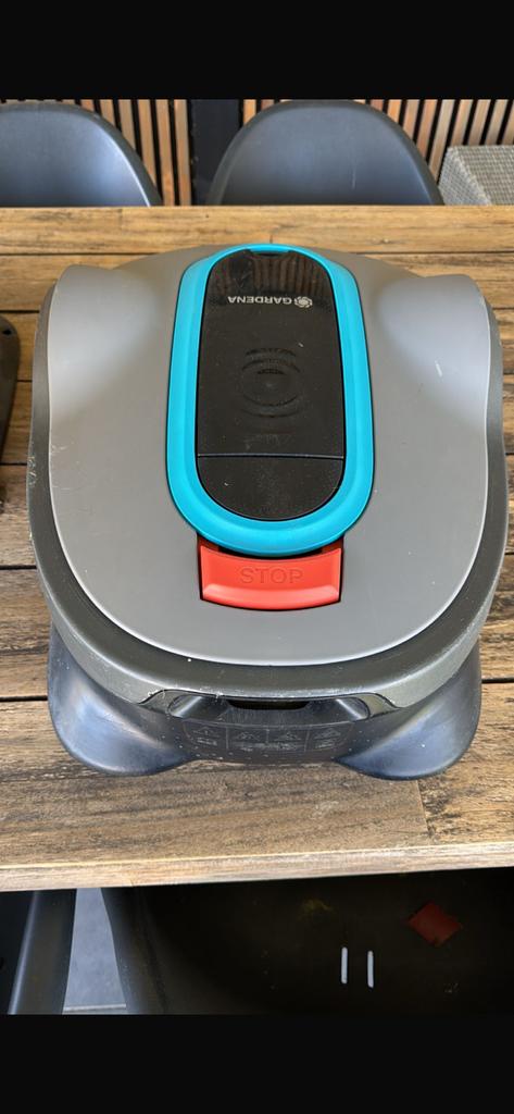 Robotmaaier Gardena SILENO, 1250 m², NIEUWE ONDERDELEN., Tuin en Terras, Robotmaaiers, Zo goed als nieuw, Ophalen