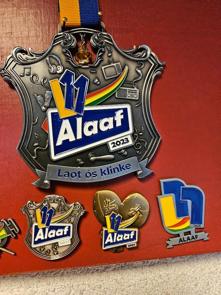 Gezocht: L11 Alaaf pin, Verzamelen, Speldjes, Pins en Buttons, Zo goed als nieuw, Speldje of Pin, Overige onderwerpen, Ophalen of Verzenden