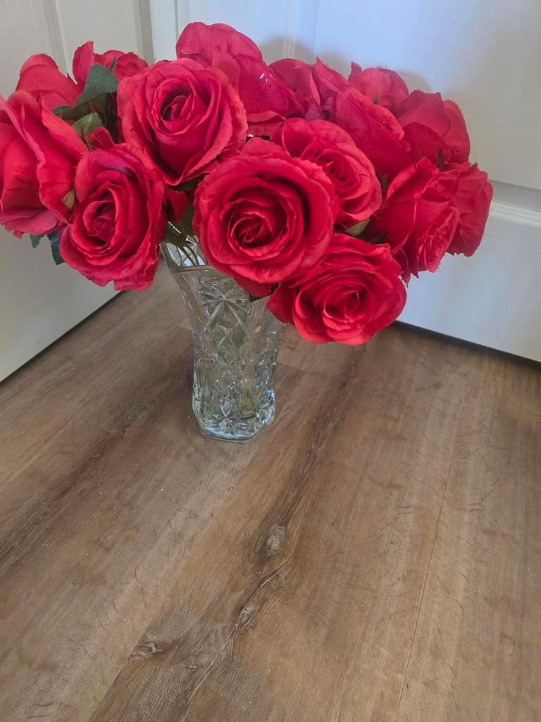 Kristallen vaas met rode rozen, Ophalen of Verzenden, Zo goed als nieuw