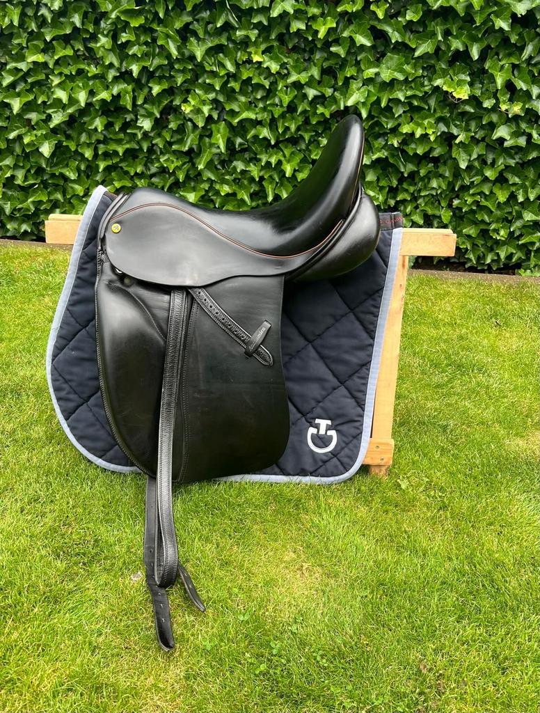 Te koop anatomica dressuurzadel 17.5 inch, Ophalen, Gebruikt, Dressuur