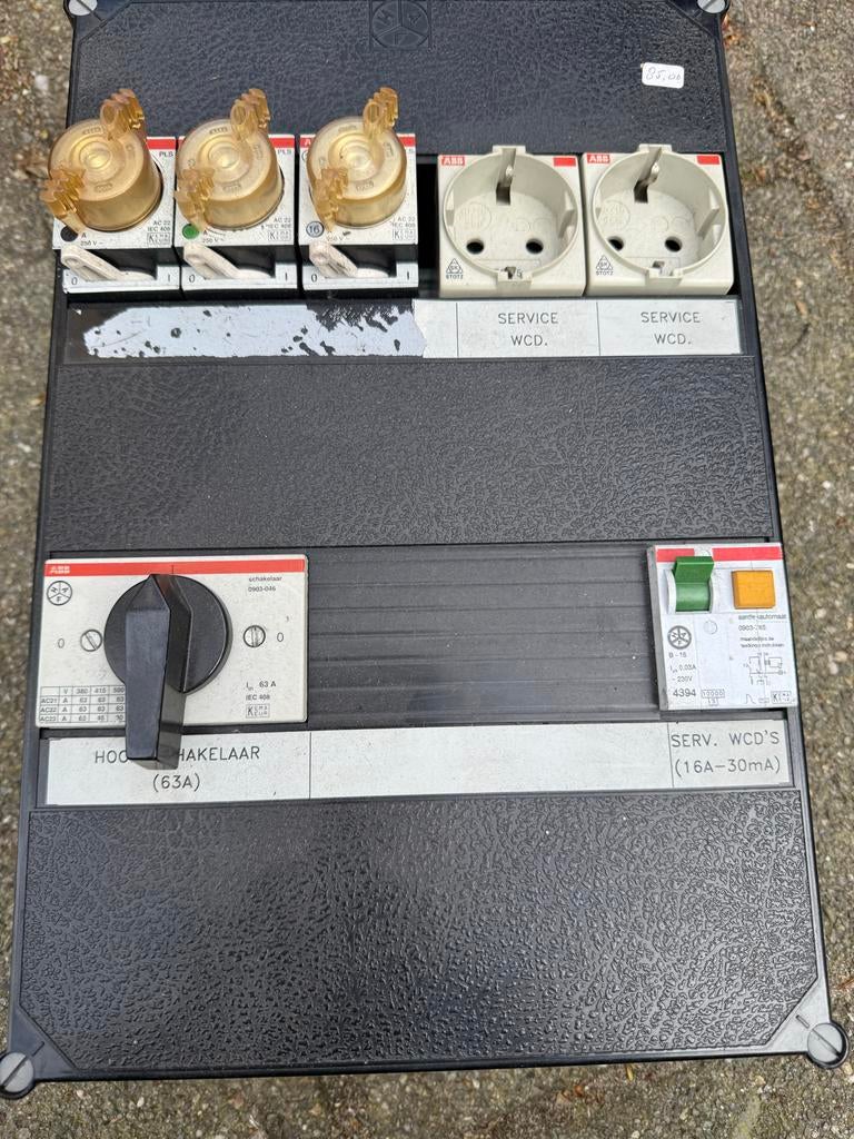 ABB verdeelkast met zekeringen en stopcontacten, Ophalen of Verzenden, Gebruikt, Overige typen