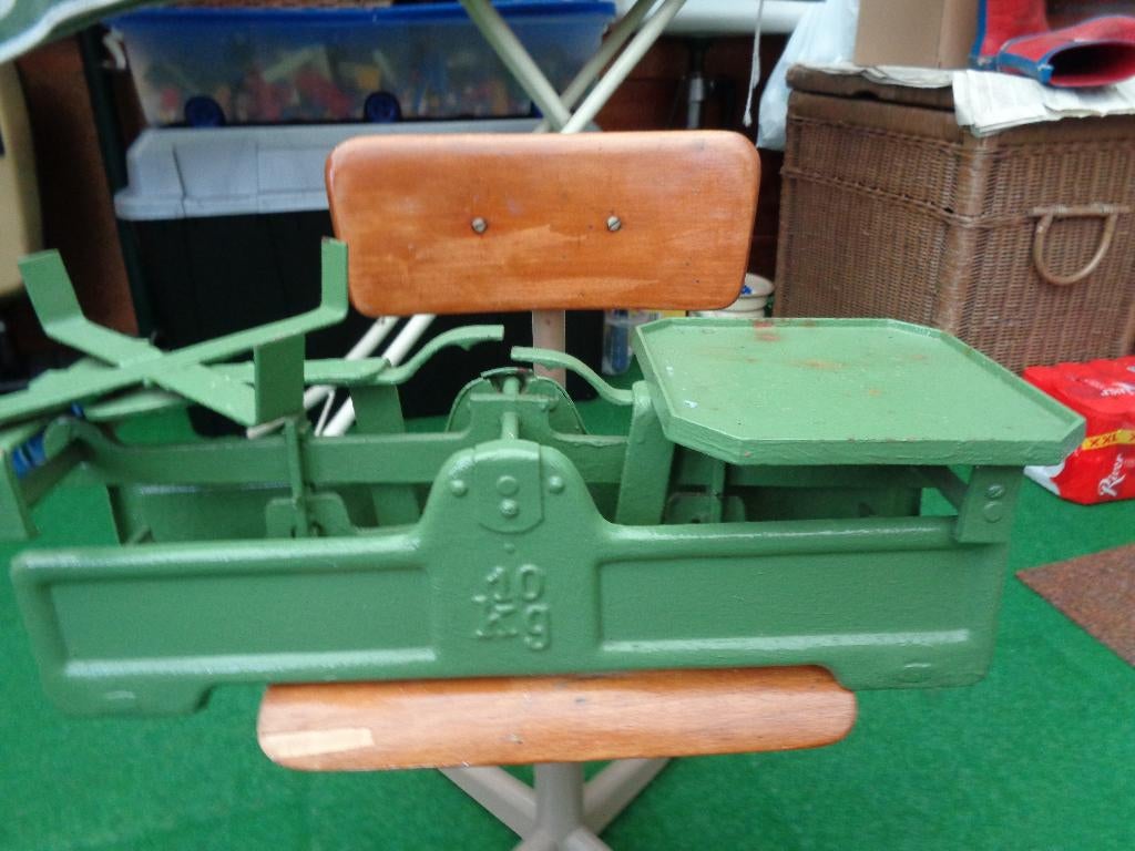 Metaal Oude Weegschaal evt met 2 Oude Gewichten., Ophalen