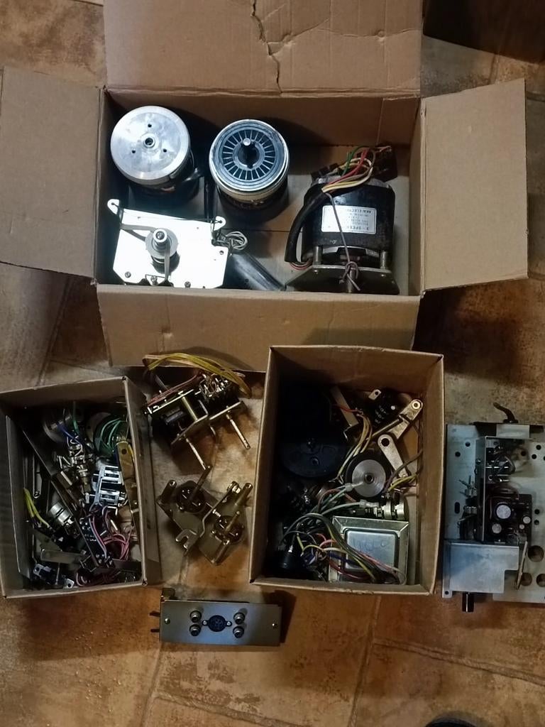 Akai onderdelen., Ophalen, Onderdeel