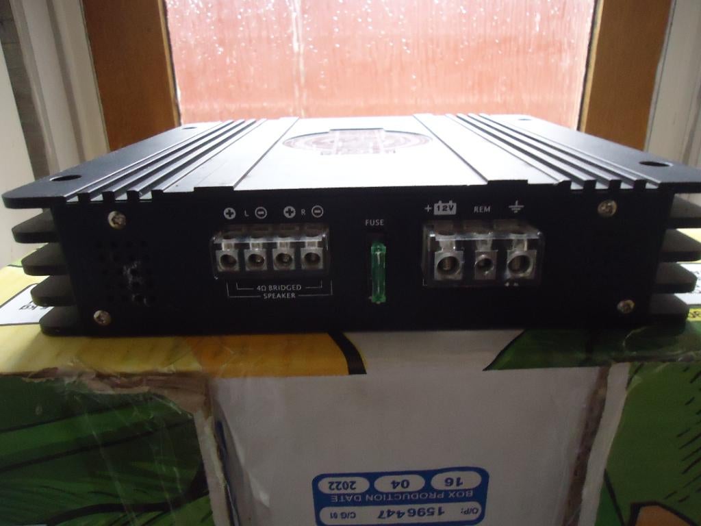 TE KOOP SOUNDSTREAM MONOBLOK VERSTERKER 560 WATT RMS, Auto diversen, Ophalen, Zo goed als nieuw