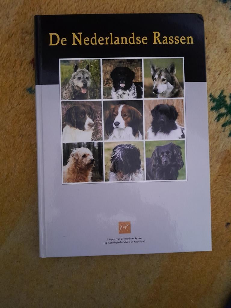 De Nederlandse hondenrassen met nieuwe hondenbak te koop, Ophalen, Zo goed als nieuw, Algemeen, Uitgave raad van beheer op kynologisch gebied in nederland