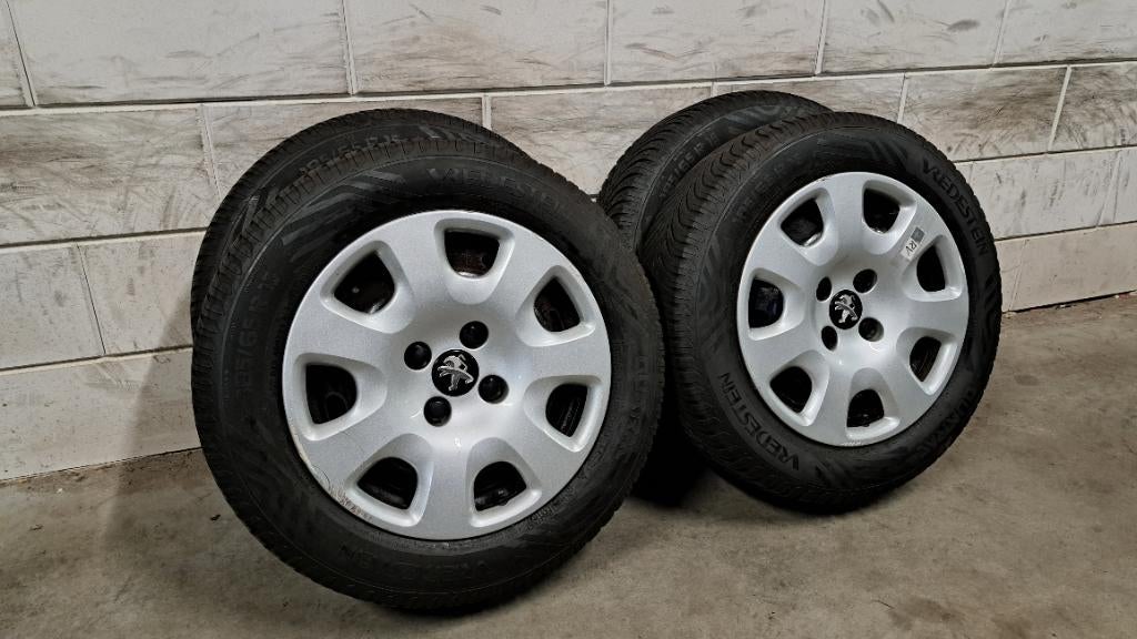 All-seasonbanden Peugeot 207 208 C3 DS3 Corsa F 185/65/15, Auto-onderdelen, Banden en Velgen, Gebruikt, 15 inch, Banden en Velgen